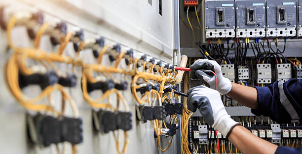 Professional Electrician technician working in Creswell, OR